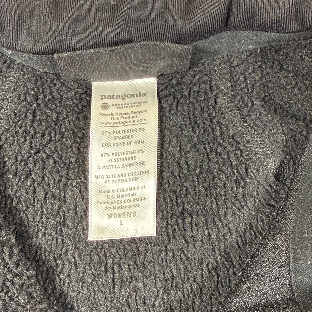 Patagonia Women's Black Fleece Teddy Jacket - Picture 4 of 8